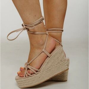 Neutral tie up wedges